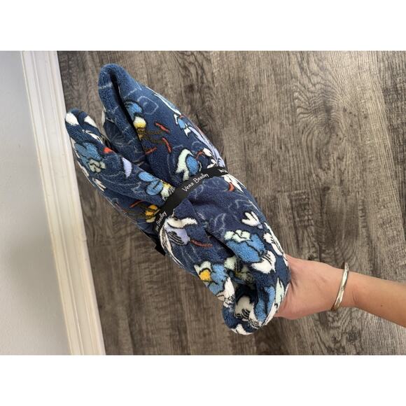 VERA BRADLEY Throw Blanket Floral Bursts 80 X 50 Blue Plush Blanket NWT - Picture 7 of 7